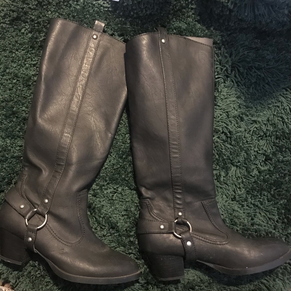 Black boots